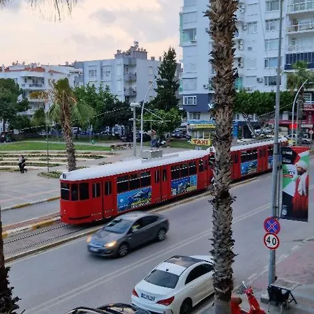 ベッド・アンド・ブレックファスト With Sea View, Right In The Center アンタルヤ