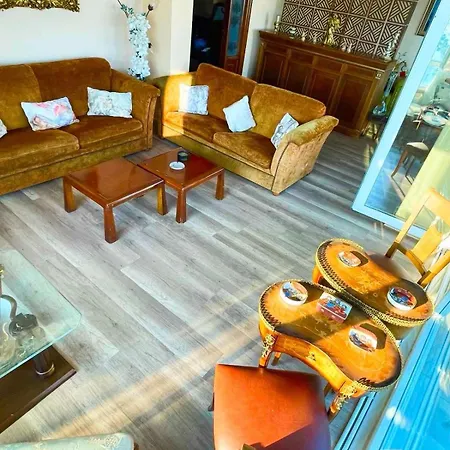 ベッド・アンド・ブレックファスト With Sea View, Right In The Center